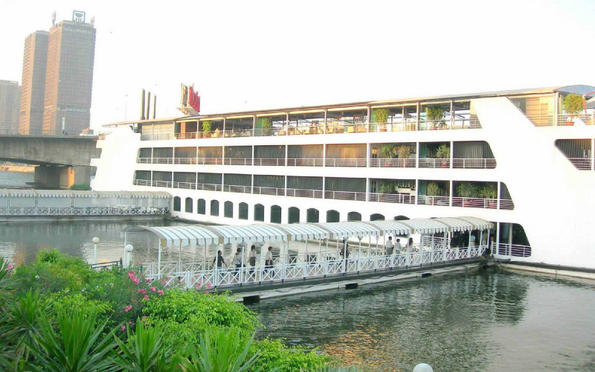 Nile Maxim is the most luxurious cruising restaurant, on the River Nile.